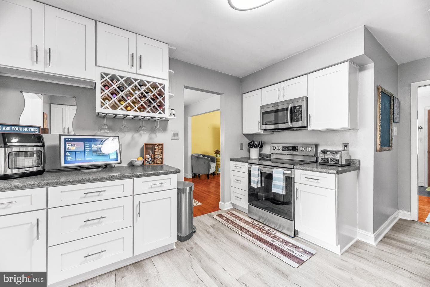 1543 Avenue B Street photo 7