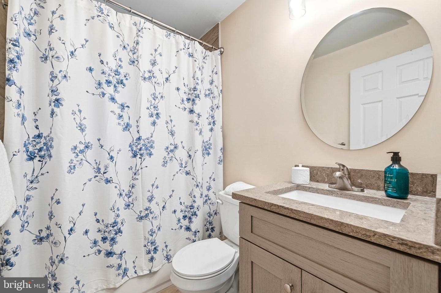410 Hawthorne Court photo 23