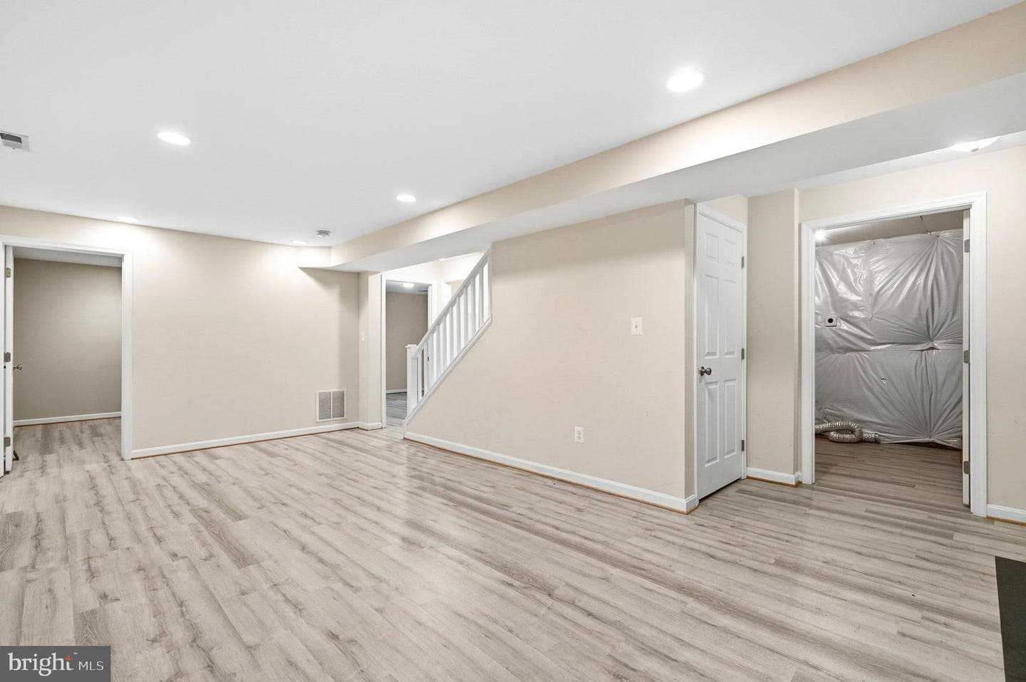 410 Hawthorne Court photo 26