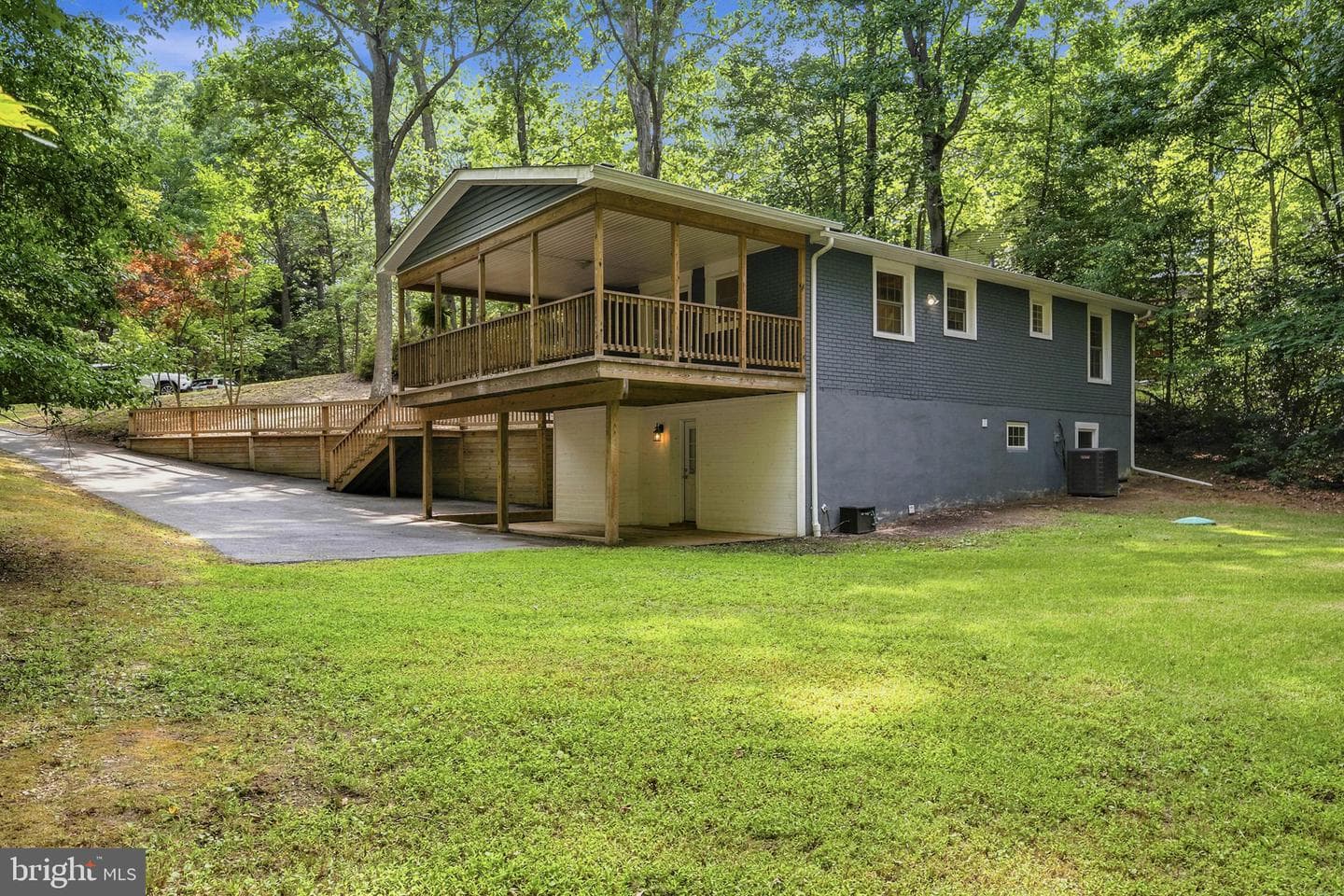 410 Hawthorne Court photo 35