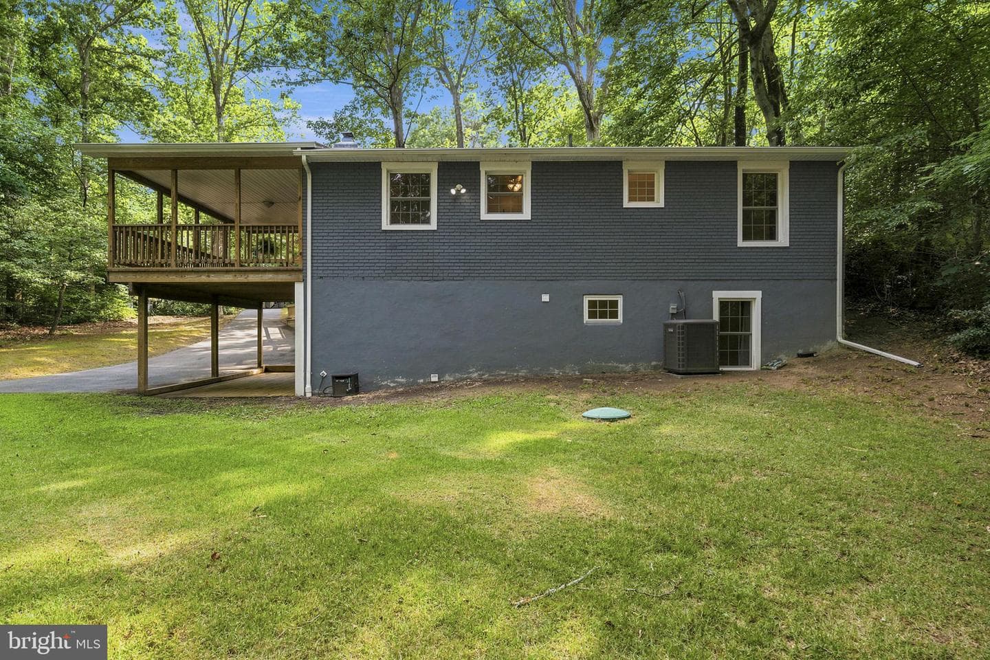 410 Hawthorne Court photo 40