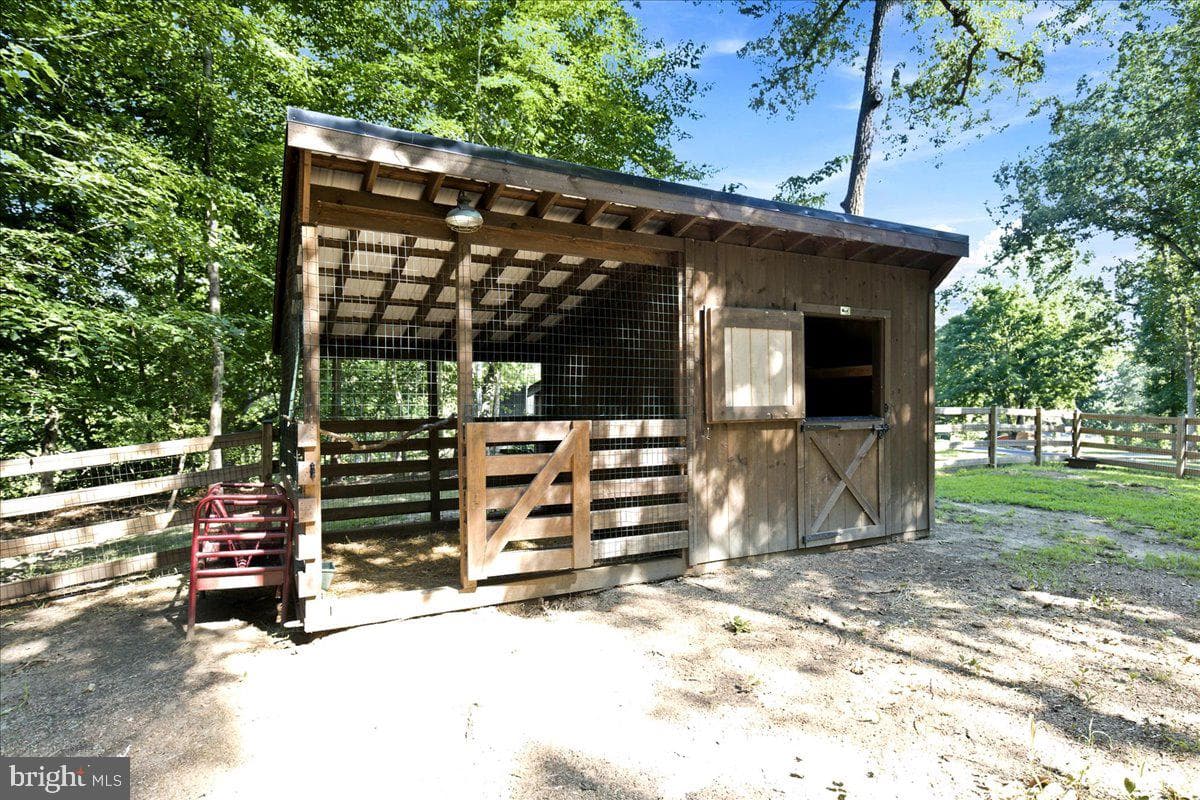 7785 Swan Lane photo 17