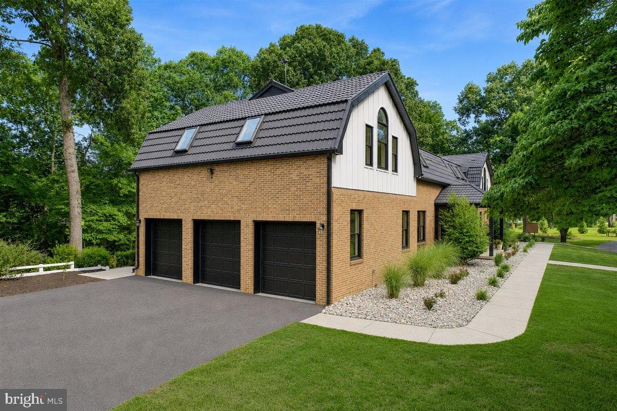 7785 Swan Lane photo 6