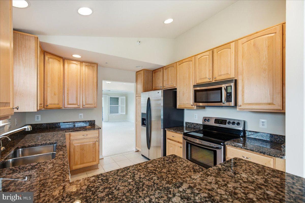 534 Oyster Bay Place #401 photo 15