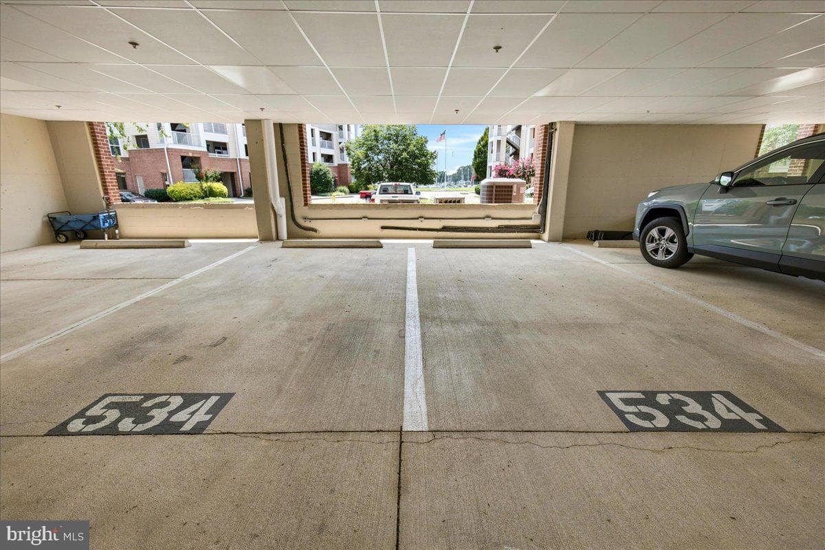 534 Oyster Bay Place #401 photo 39