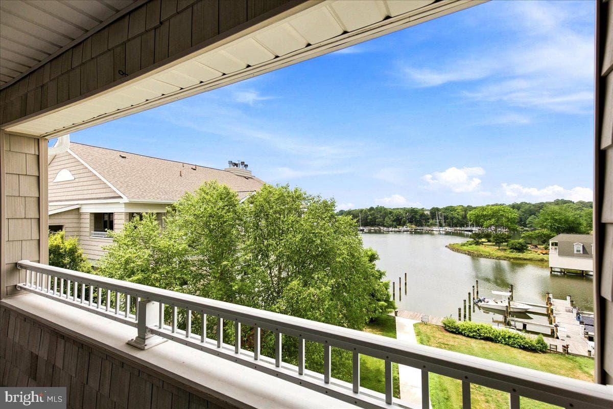 534 Oyster Bay Place #401 photo 4