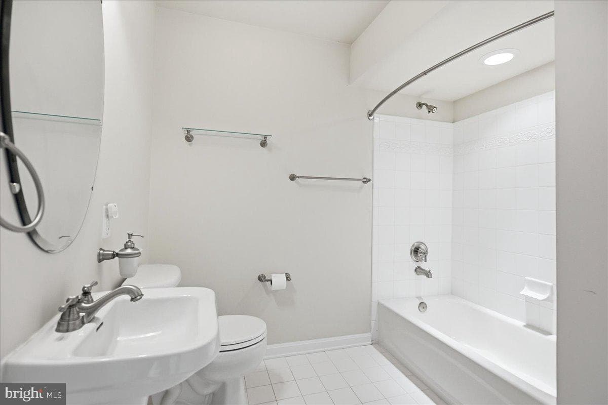 534 Oyster Bay Place #401 photo 9