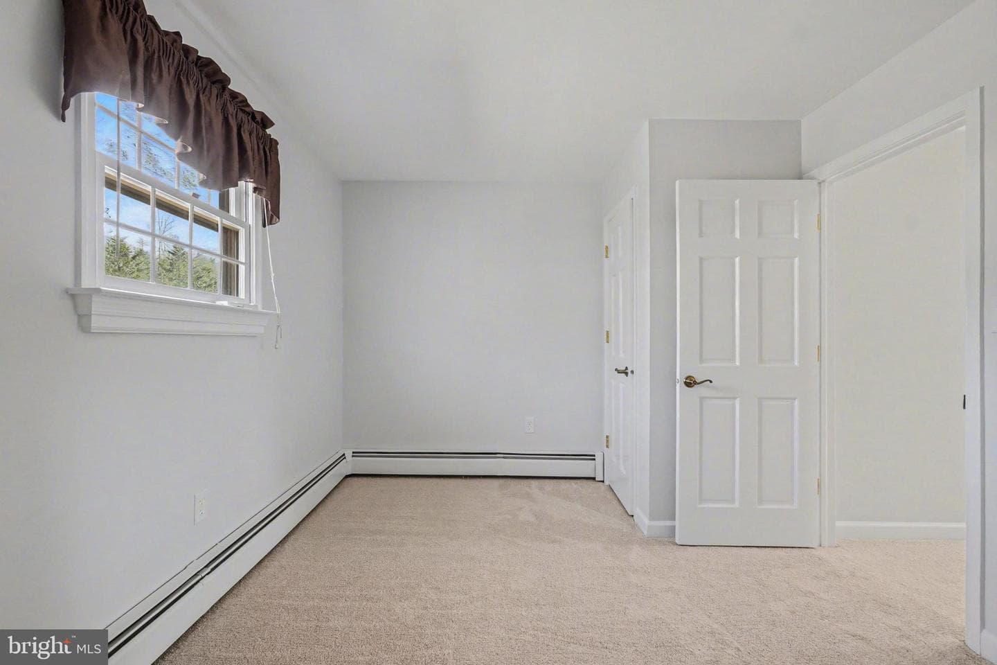 11 Colonial Circle photo 26