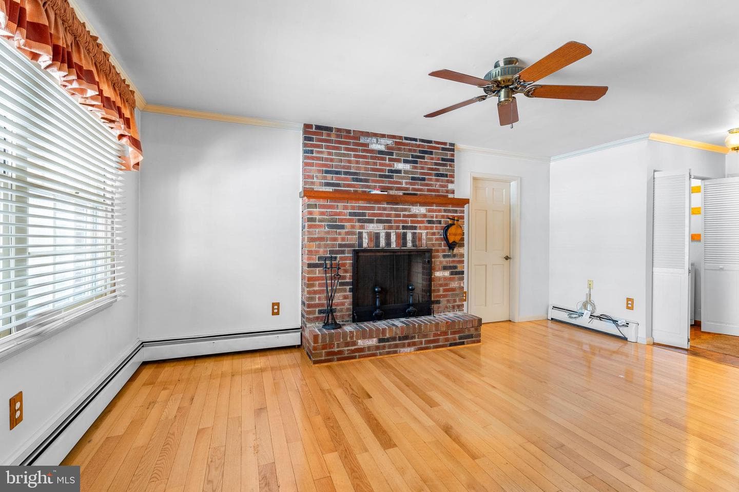 11 Colonial Circle photo 4