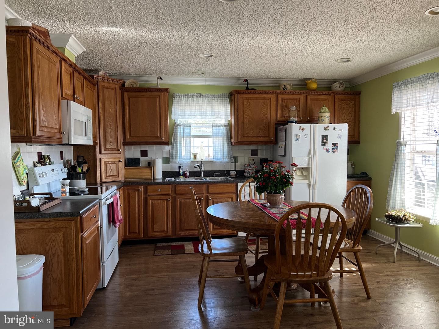 42 Queen Eleanor Drive photo 32