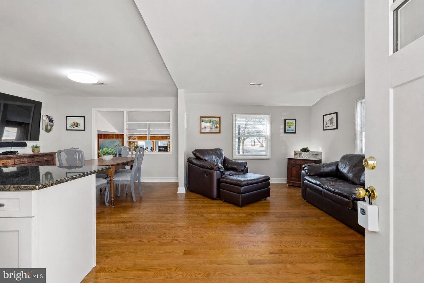 16 Florida Avenue photo 4