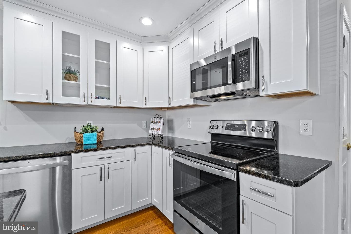 16 Florida Avenue photo 6