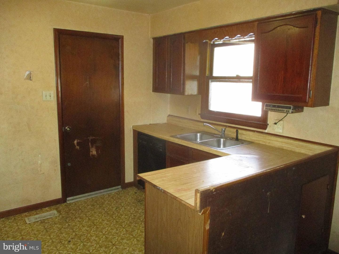 211 Greenwood Street photo 6