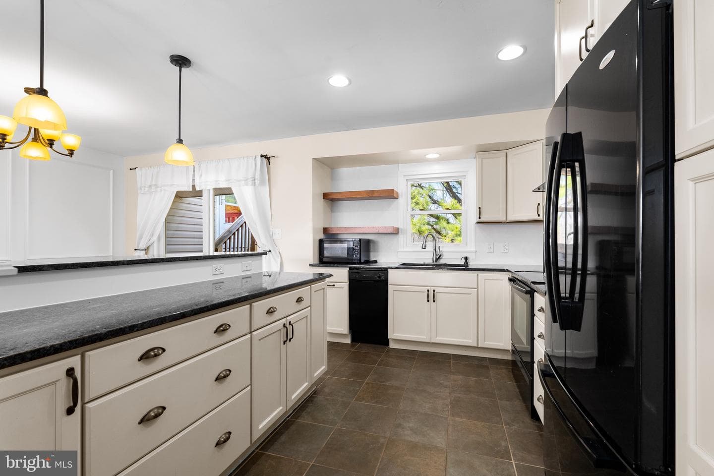 110 Whitehall Road photo 6