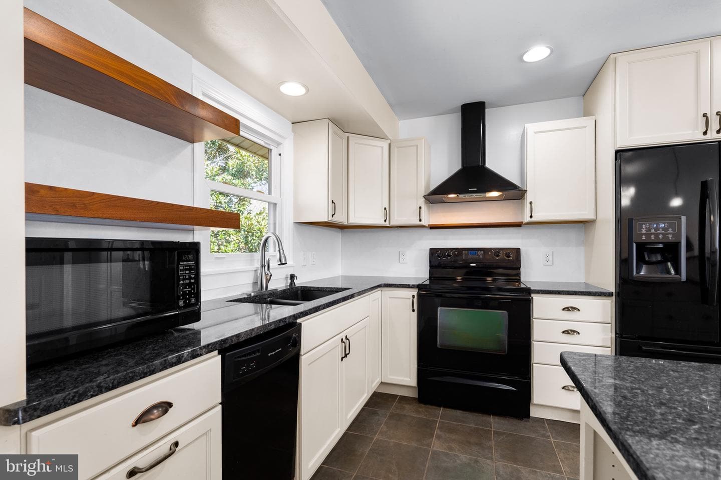 110 Whitehall Road photo 7