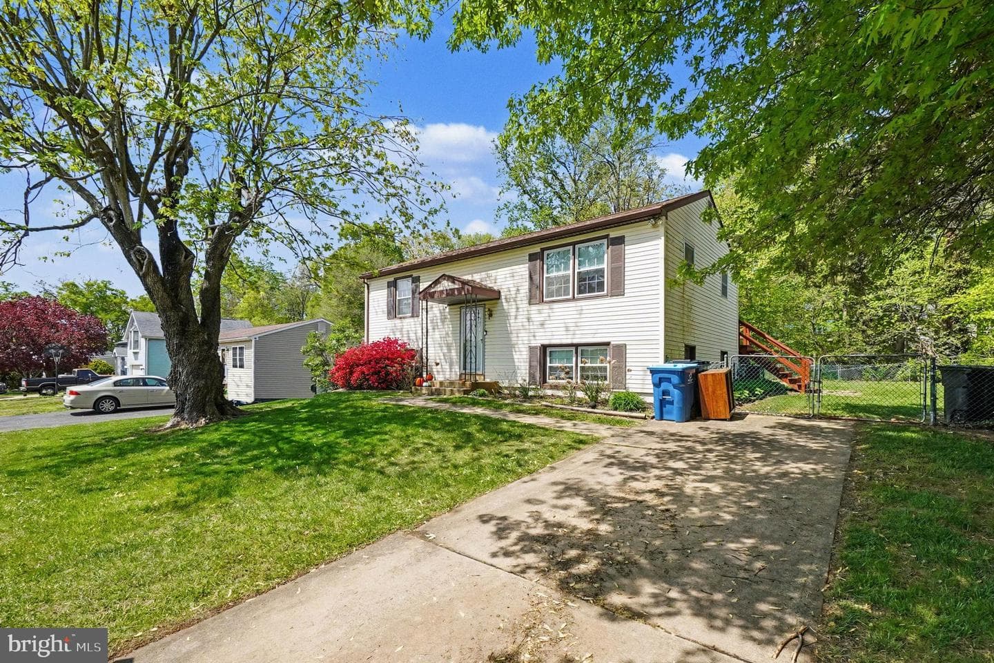 122 W Village Road photo 2