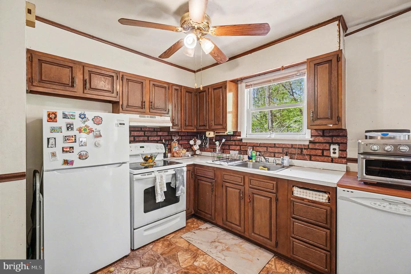 122 W Village Road photo 8