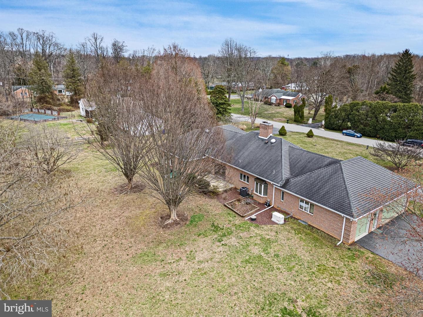 185 Riverside Drive photo 42