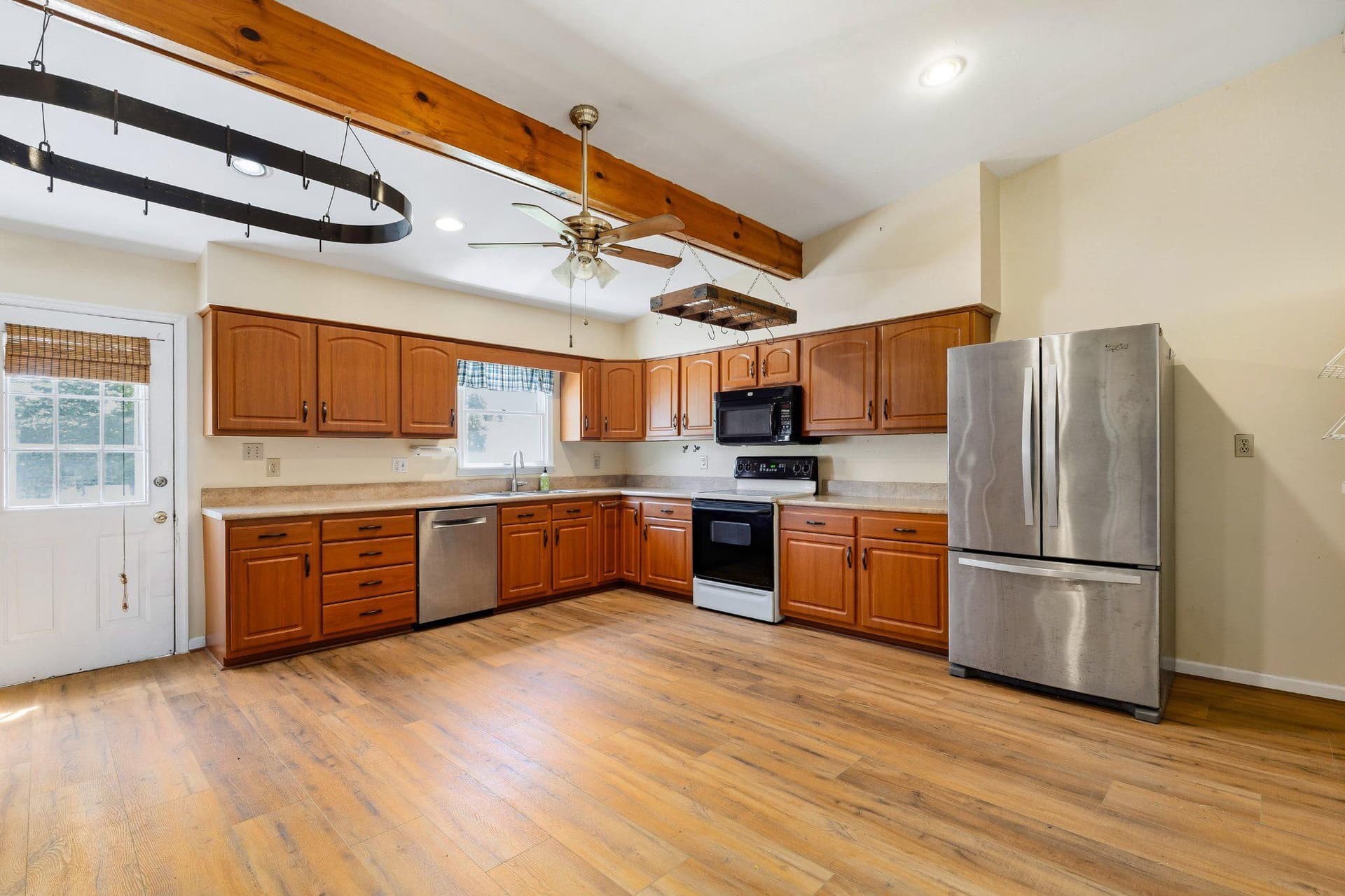 320 Cecil Street photo 11