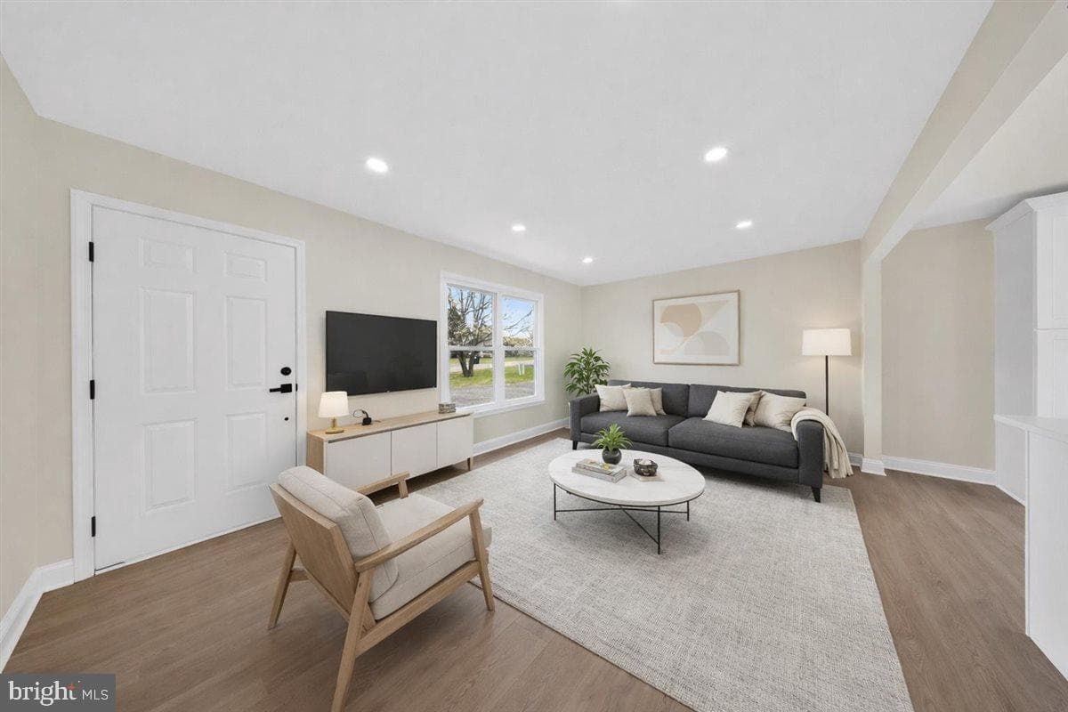 148 Windmill Road photo 4