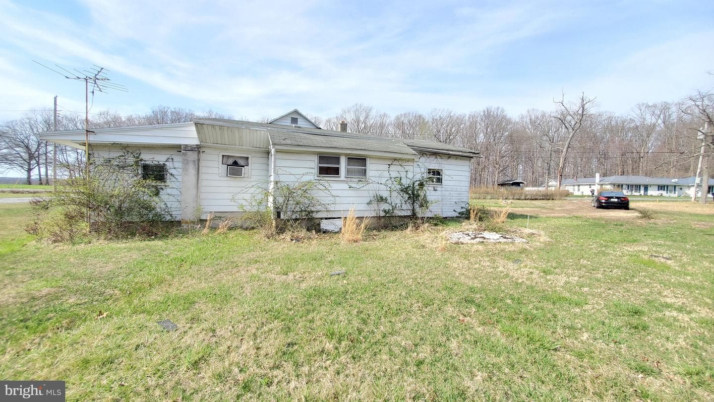 976 Warburton Road photo 4