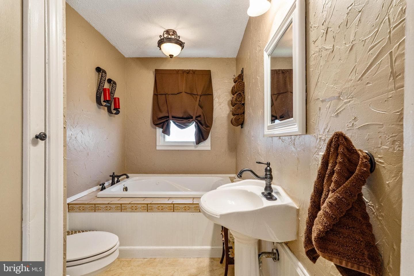 313 E Cecil Avenue photo 12