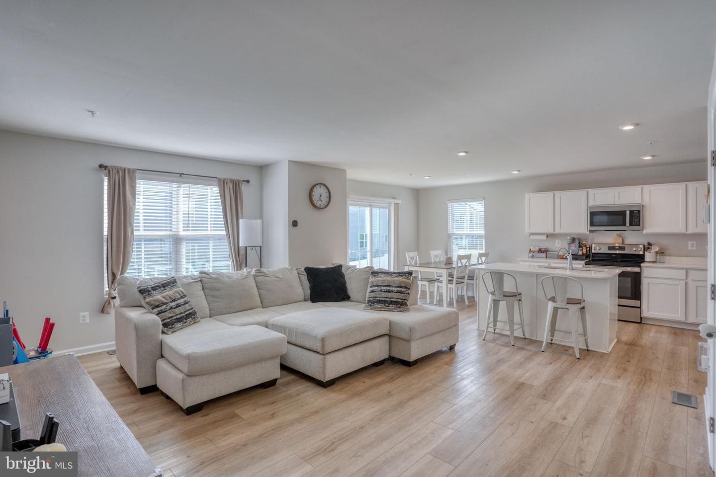 5 Olive Way photo 3
