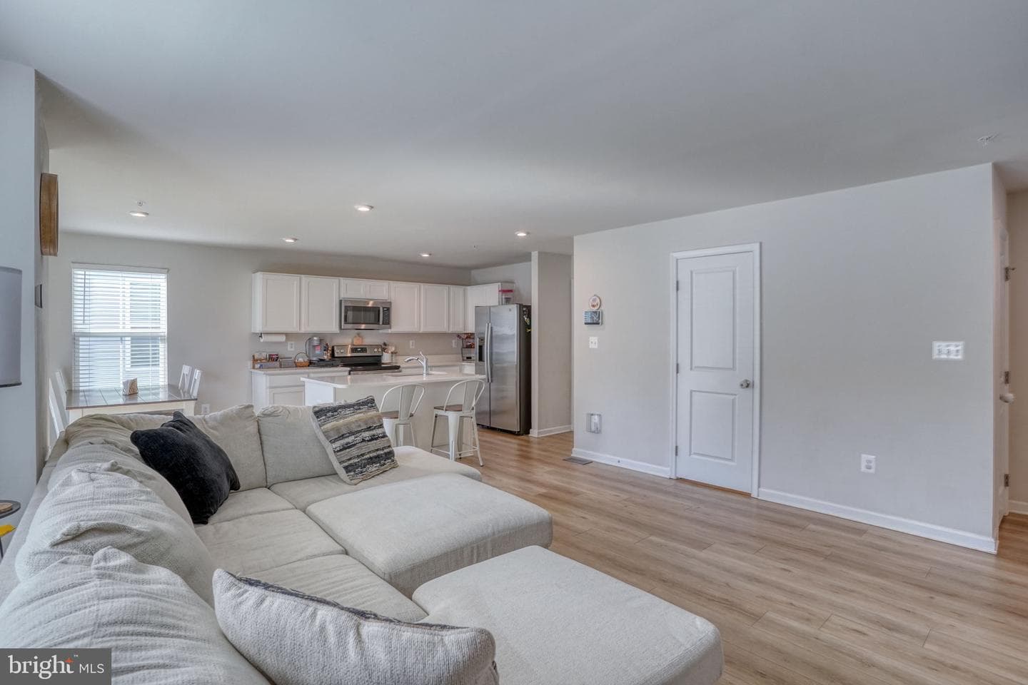 5 Olive Way photo 4