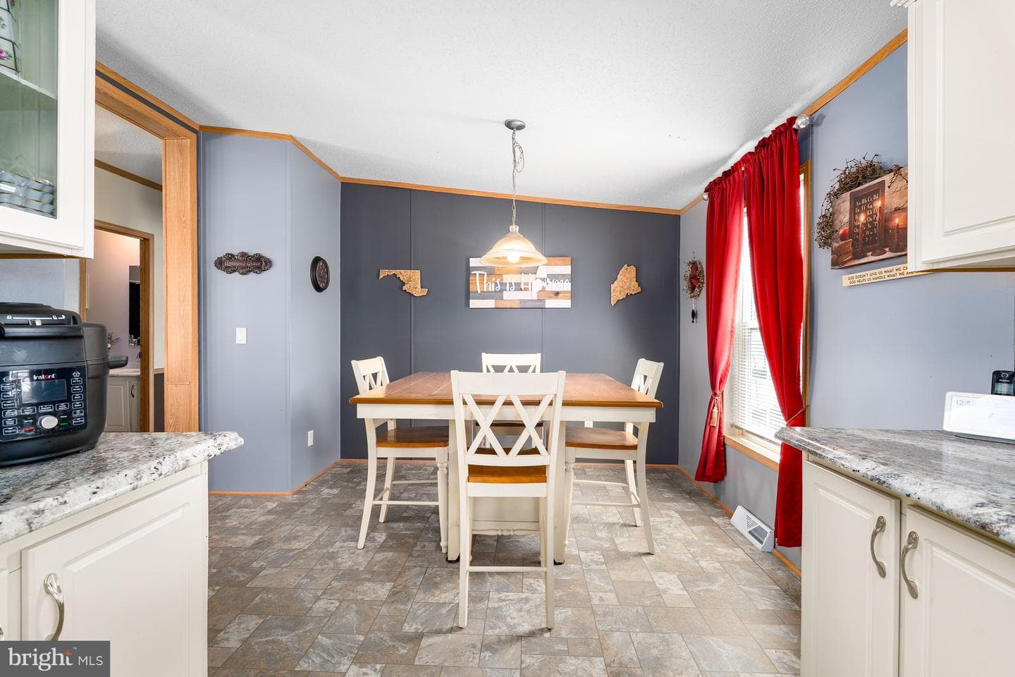 53 Queen Eleanor Drive photo 12