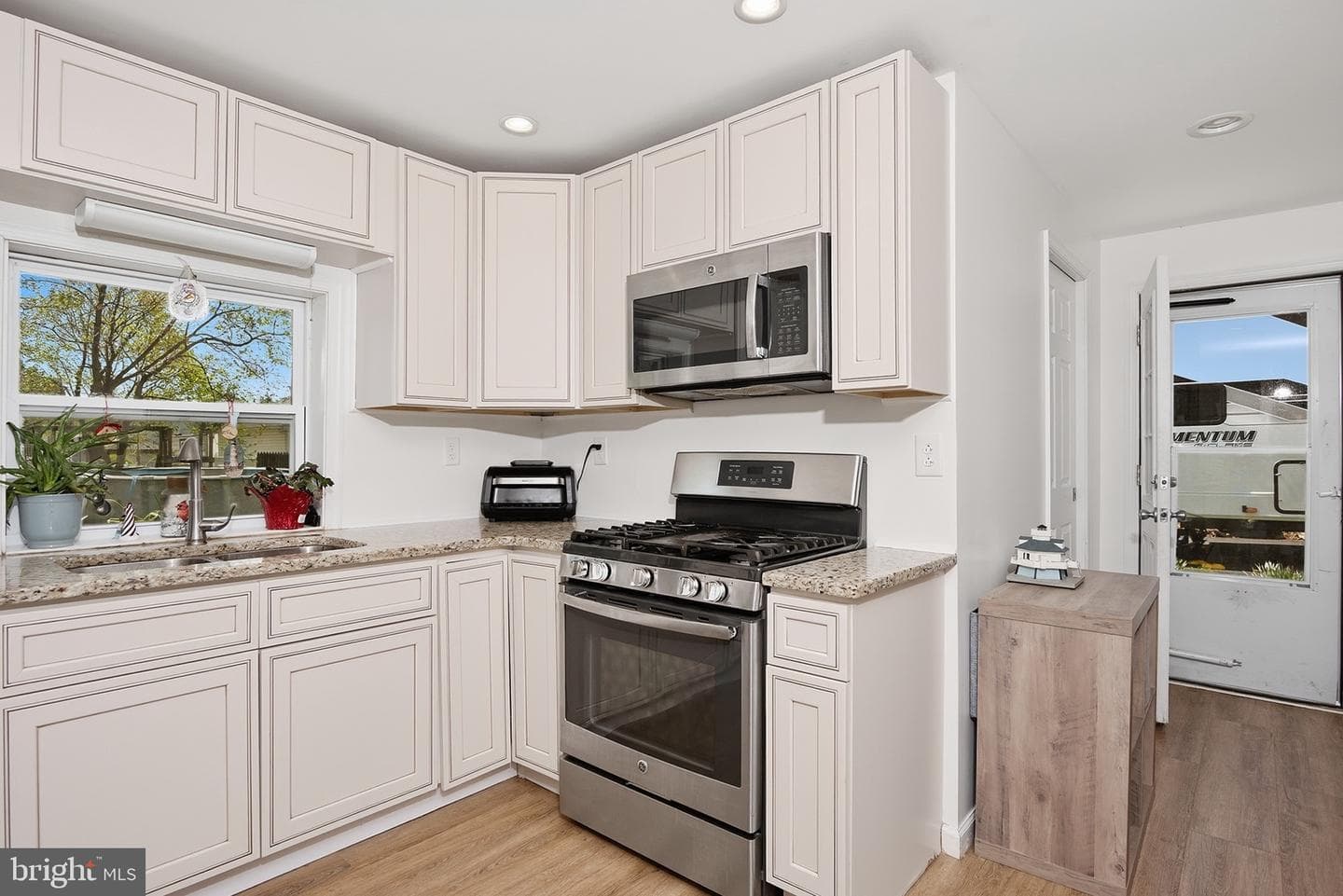 14 W Walnut Street photo 10