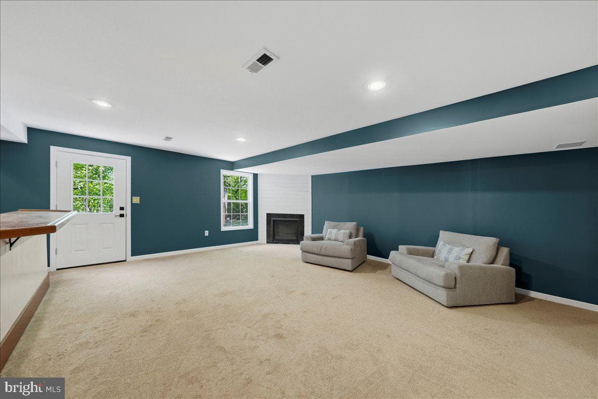 240 Thomas Jefferson Terrace photo 22