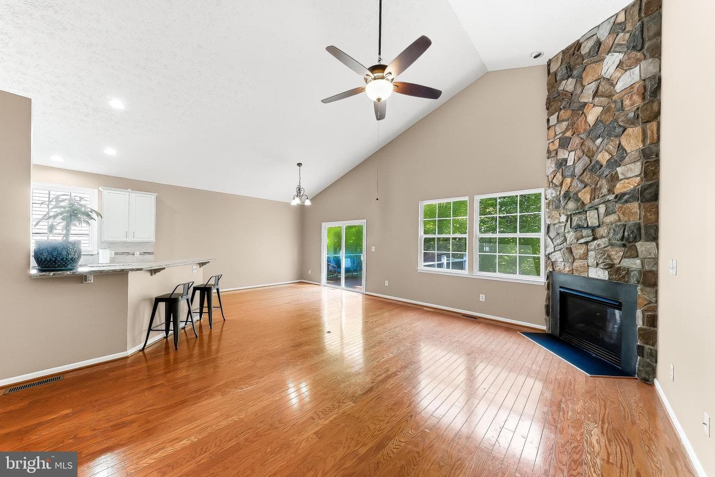 240 Thomas Jefferson Terrace photo 6