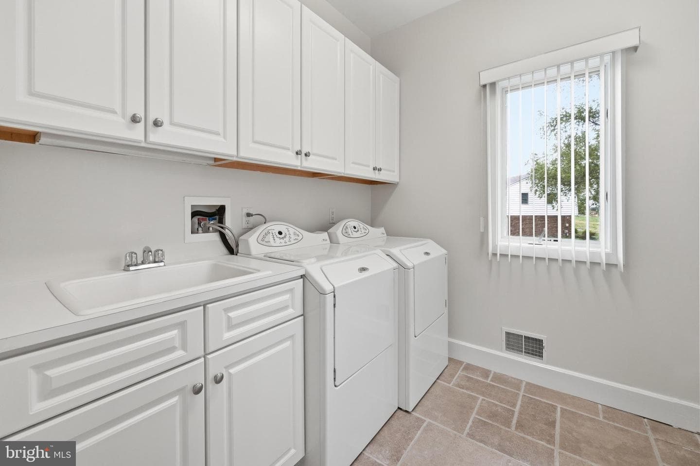 160 Cliffview Drive photo 38