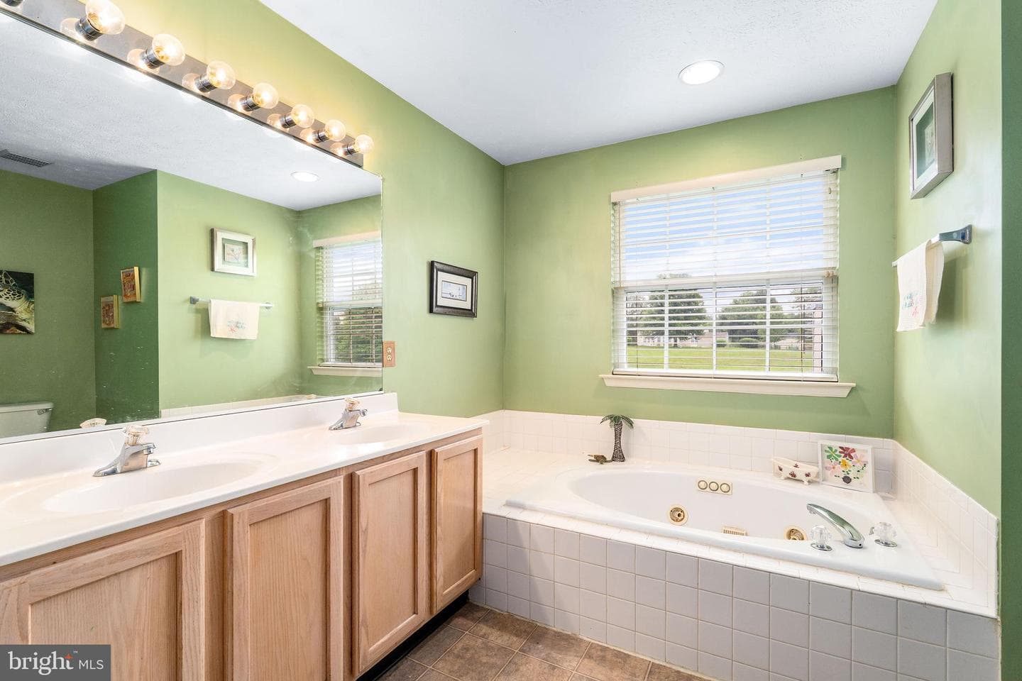 146 Manchester Drive photo 18