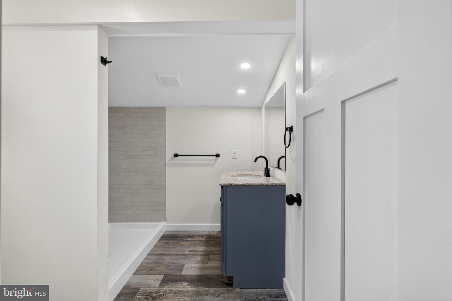 70 Park Lane photo 25