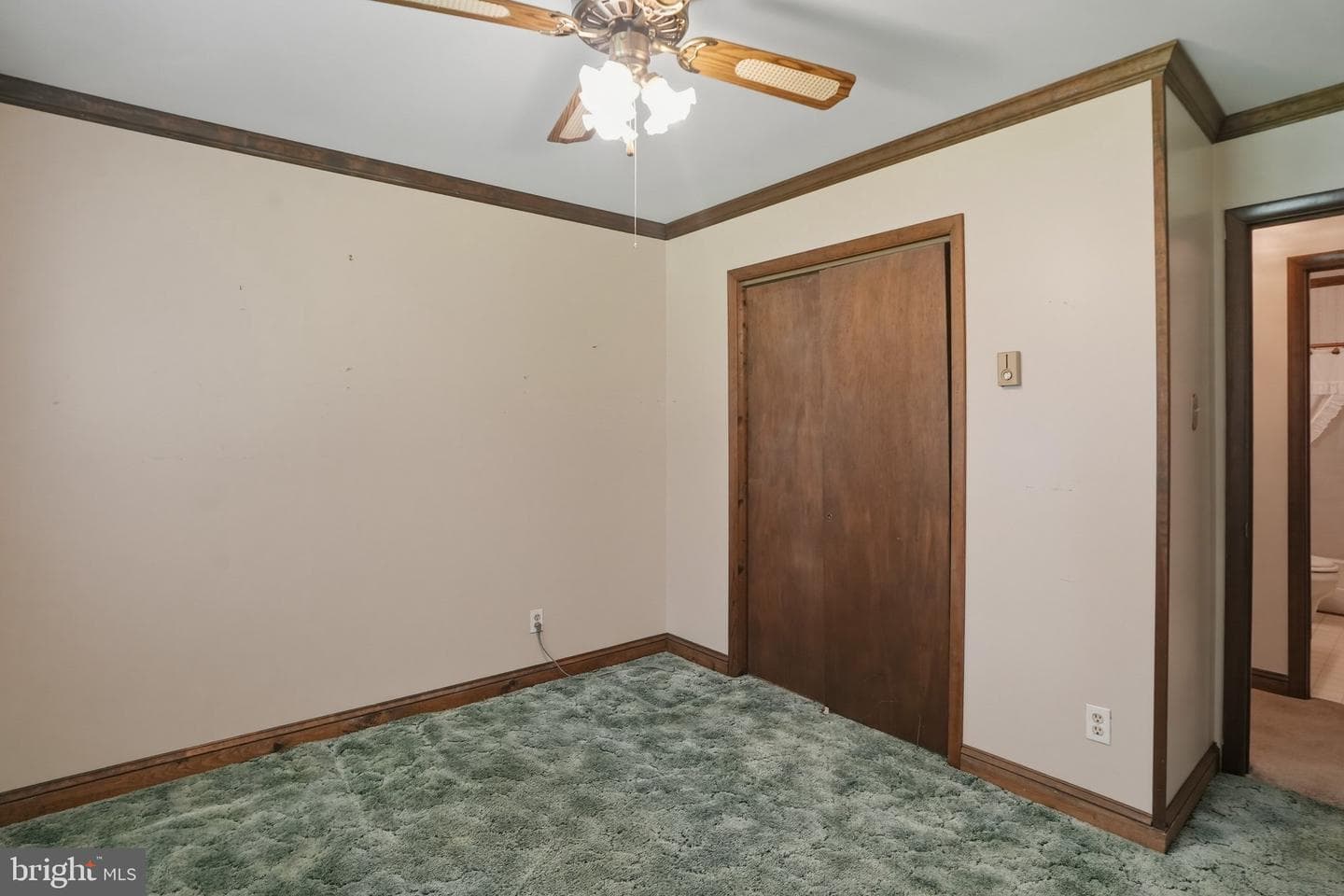 694 W Pulaski Highway photo 19
