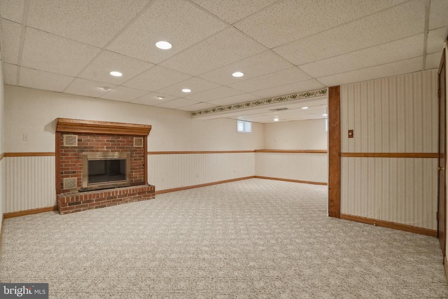 694 W Pulaski Highway photo 33