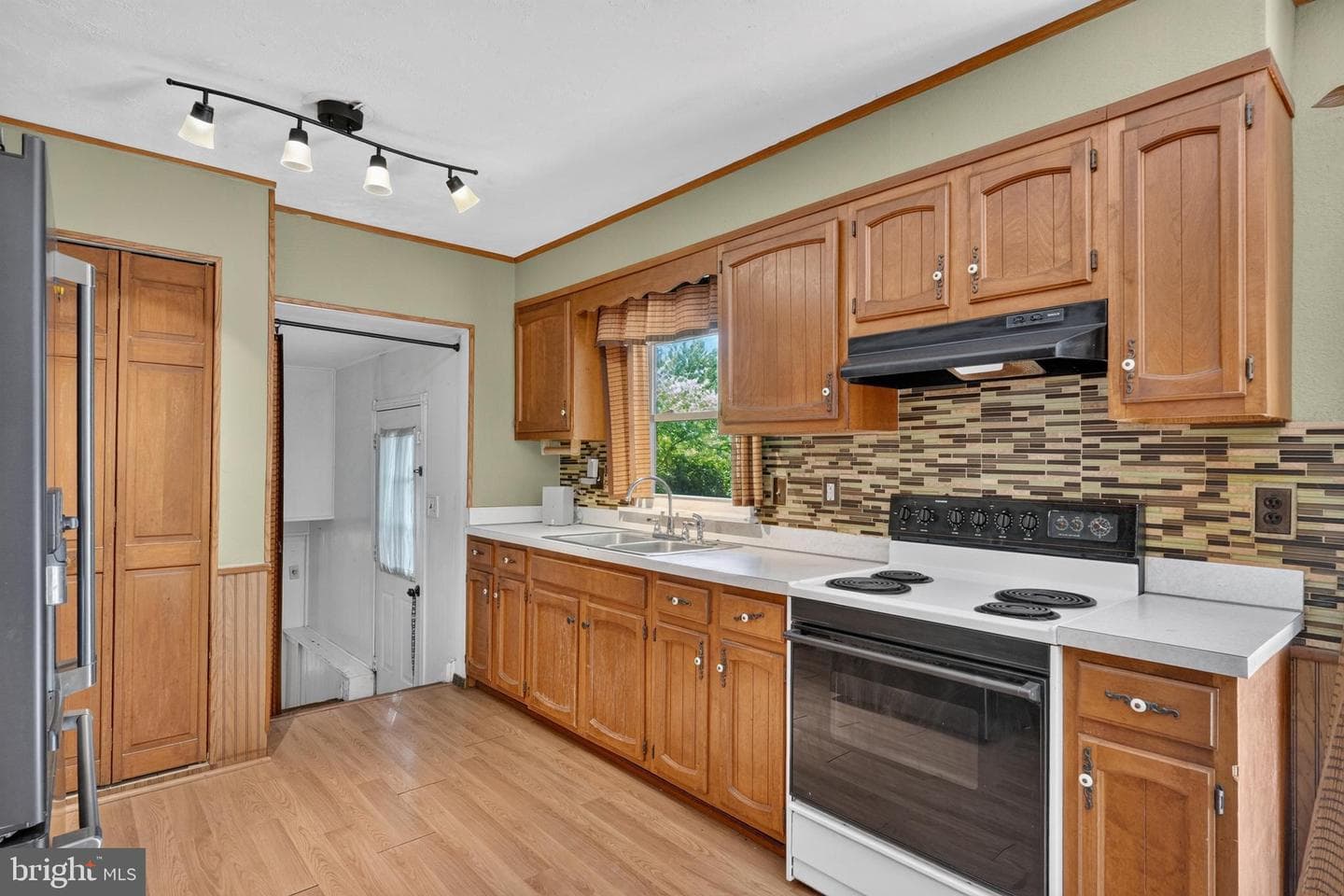 242 Courtney Drive photo 14
