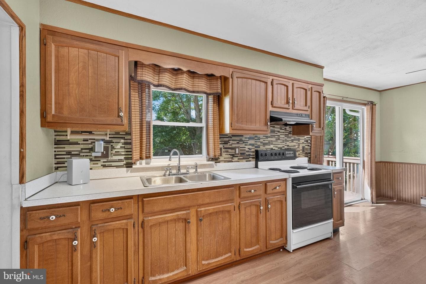 242 Courtney Drive photo 16
