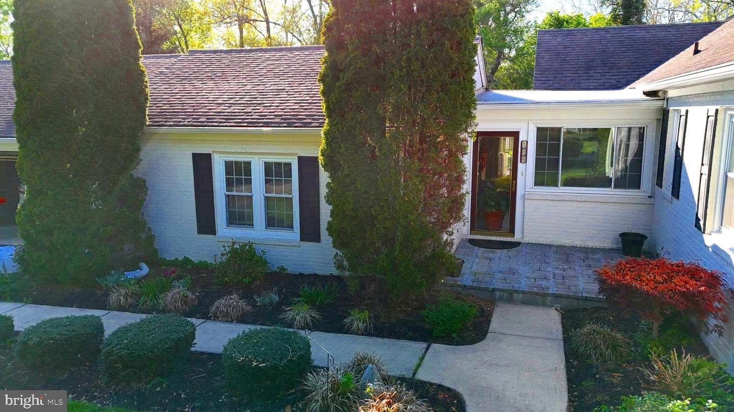 199 Riverside Drive photo 60