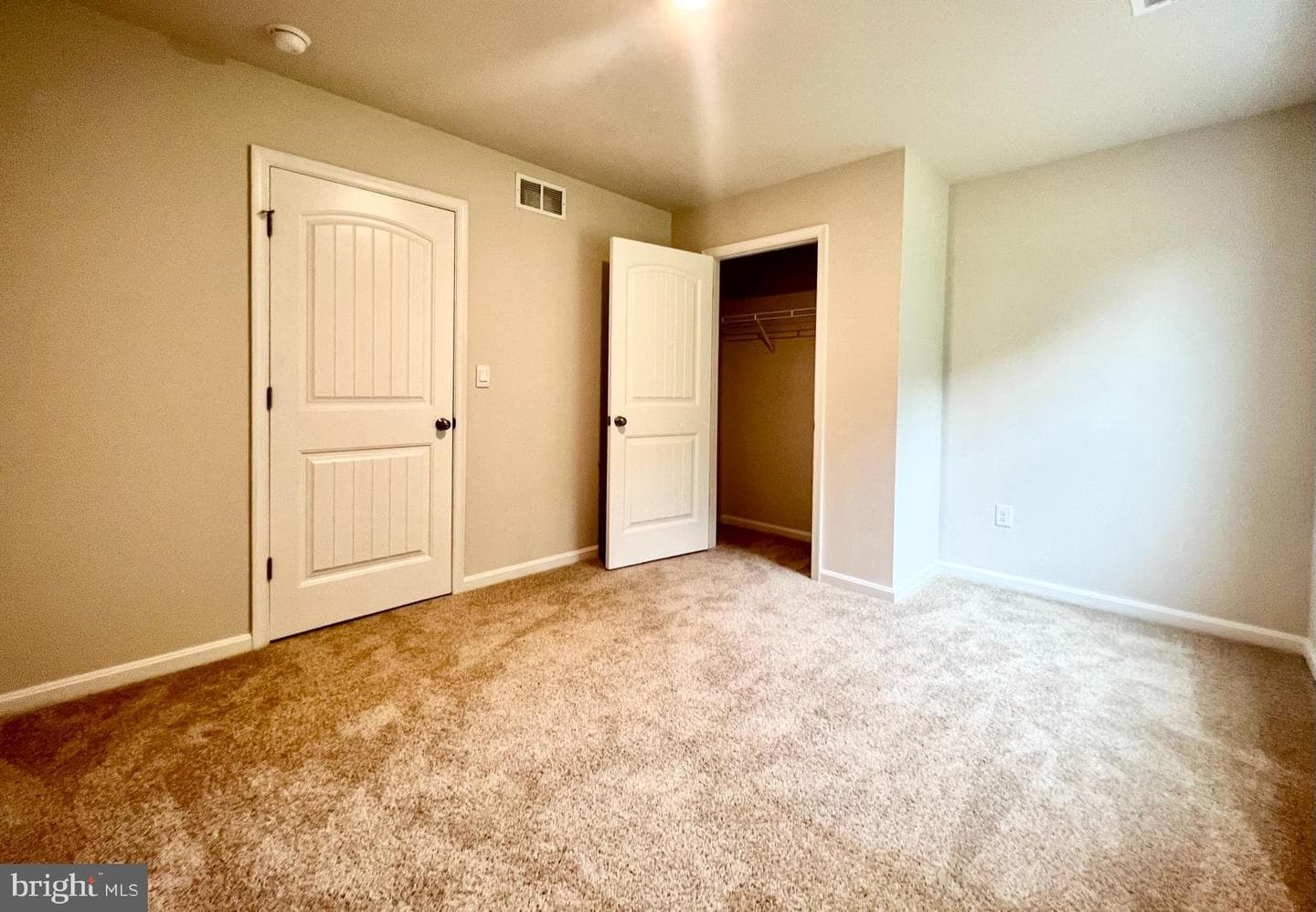 602 Heathrow Circle photo 11