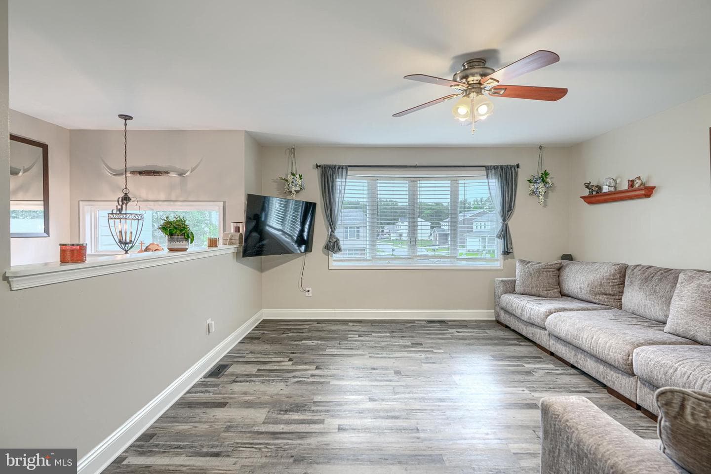72 Catalpa Drive photo 5