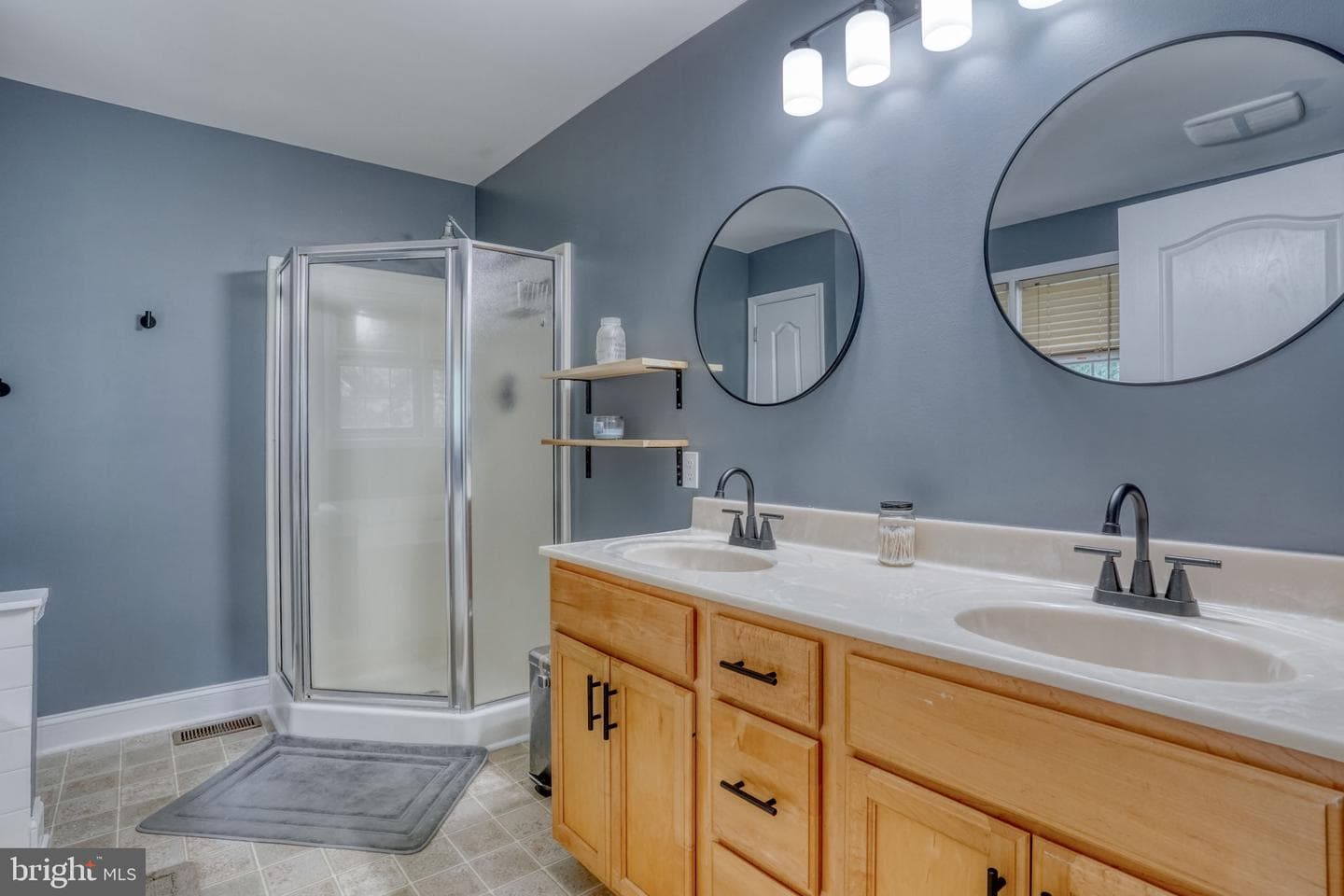 15 Guilford Court photo 25