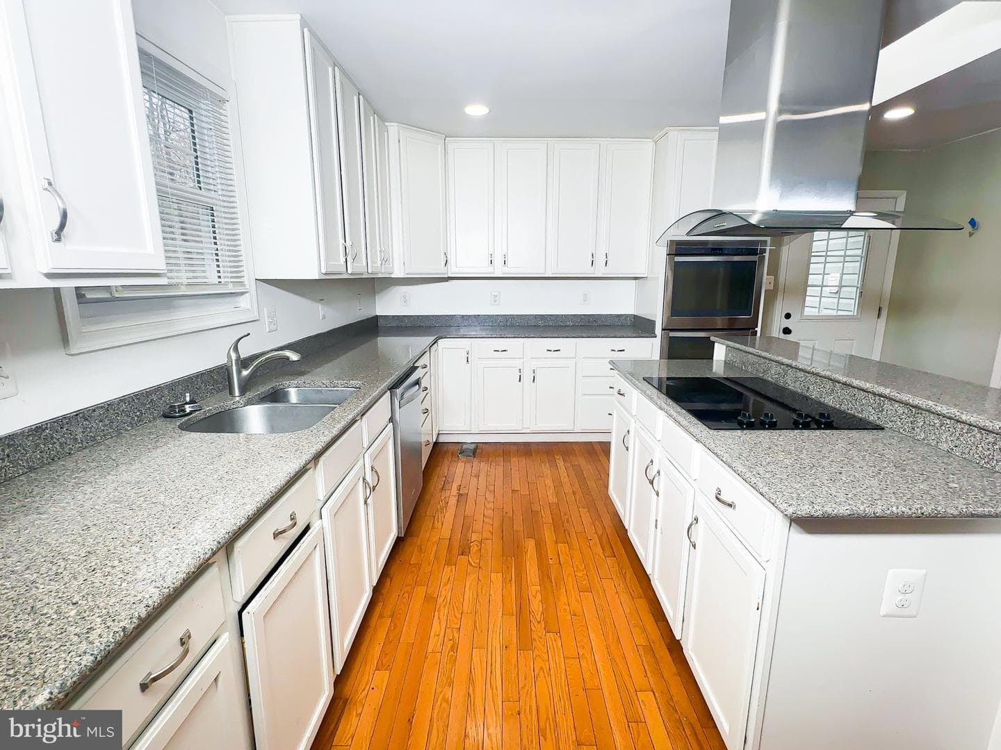 2204 Holly Oak Court photo 3