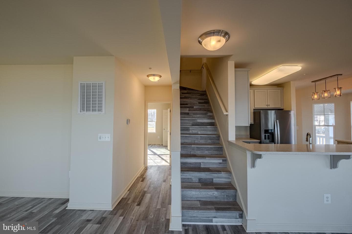 7391 Benedict Avenue photo 22