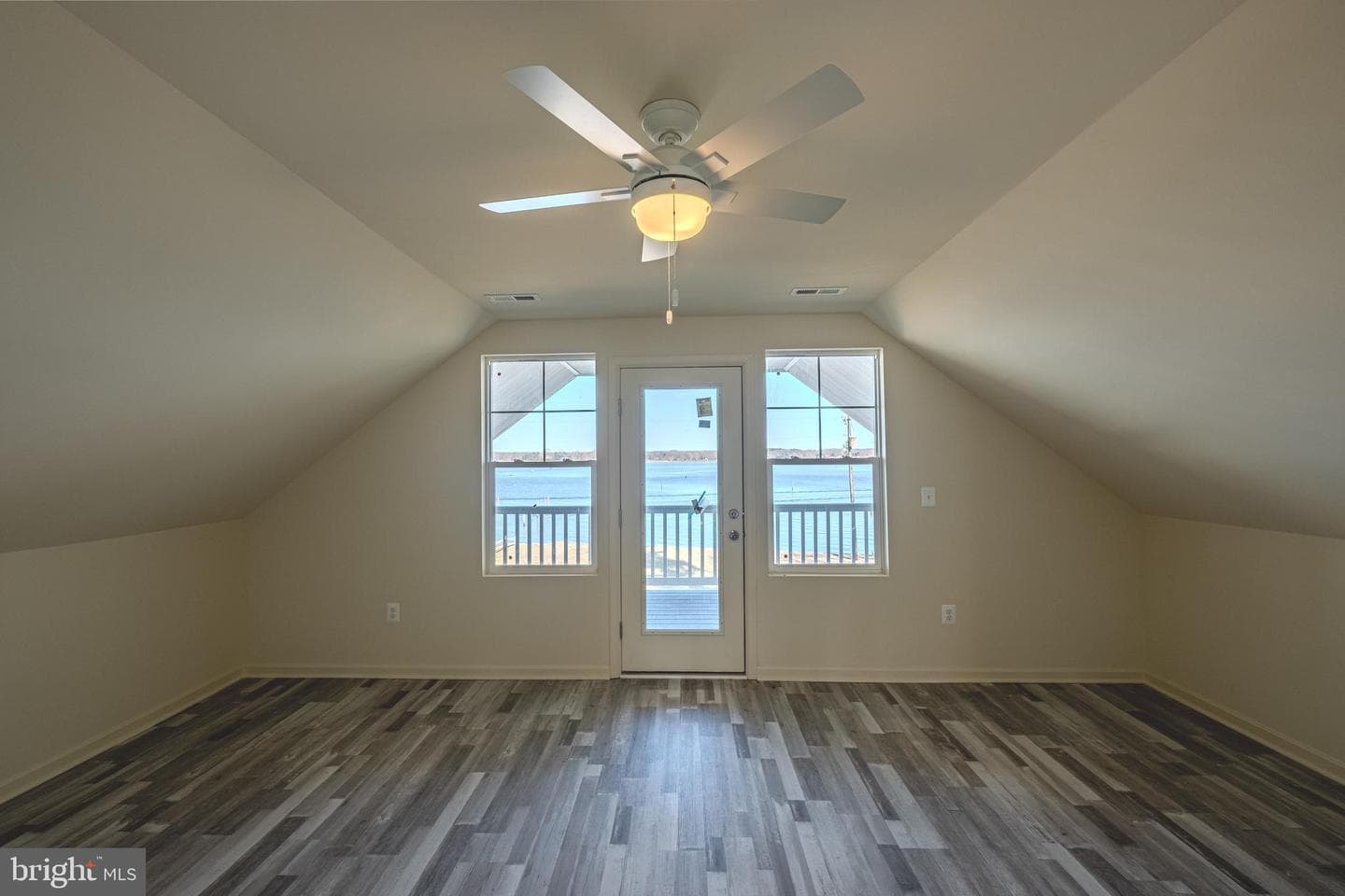 7391 Benedict Avenue photo 25
