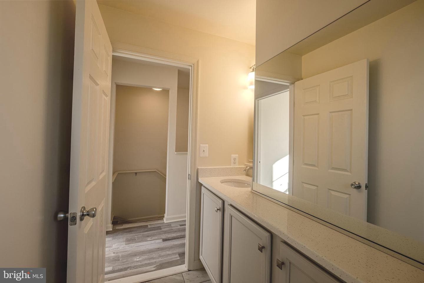 7391 Benedict Avenue photo 30