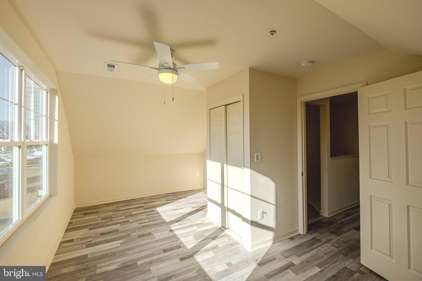 7391 Benedict Avenue photo 33