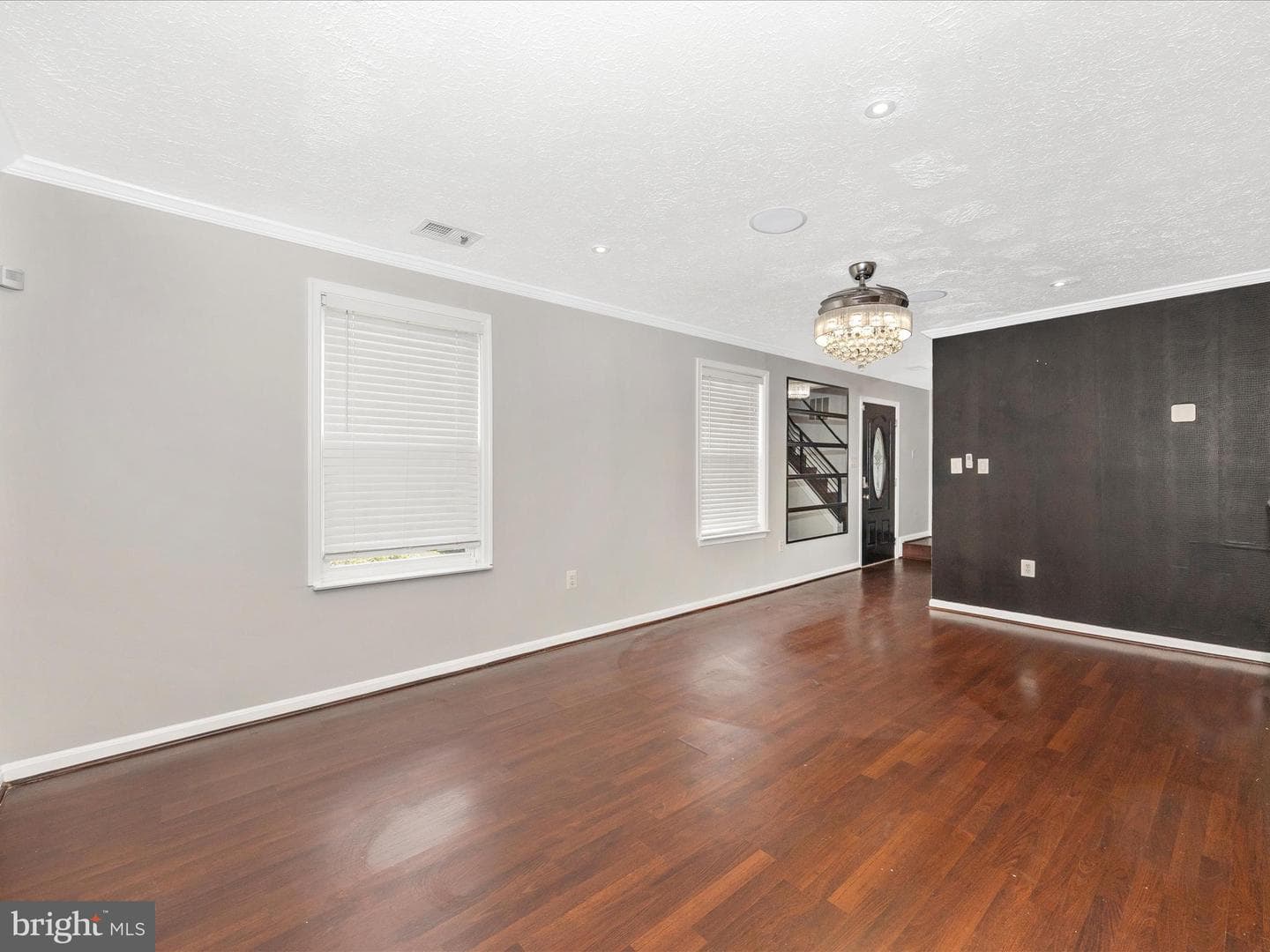 2584 Sussex Court photo 7