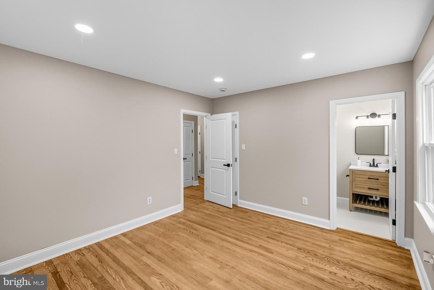 310 Spruce Street photo 24